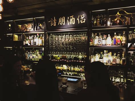 來賓哪個酒吧最好？不妨細細品味，從歷史、地點、氛圍、音樂、服務、飲食等角度，去尋找屬於自己的那一個。